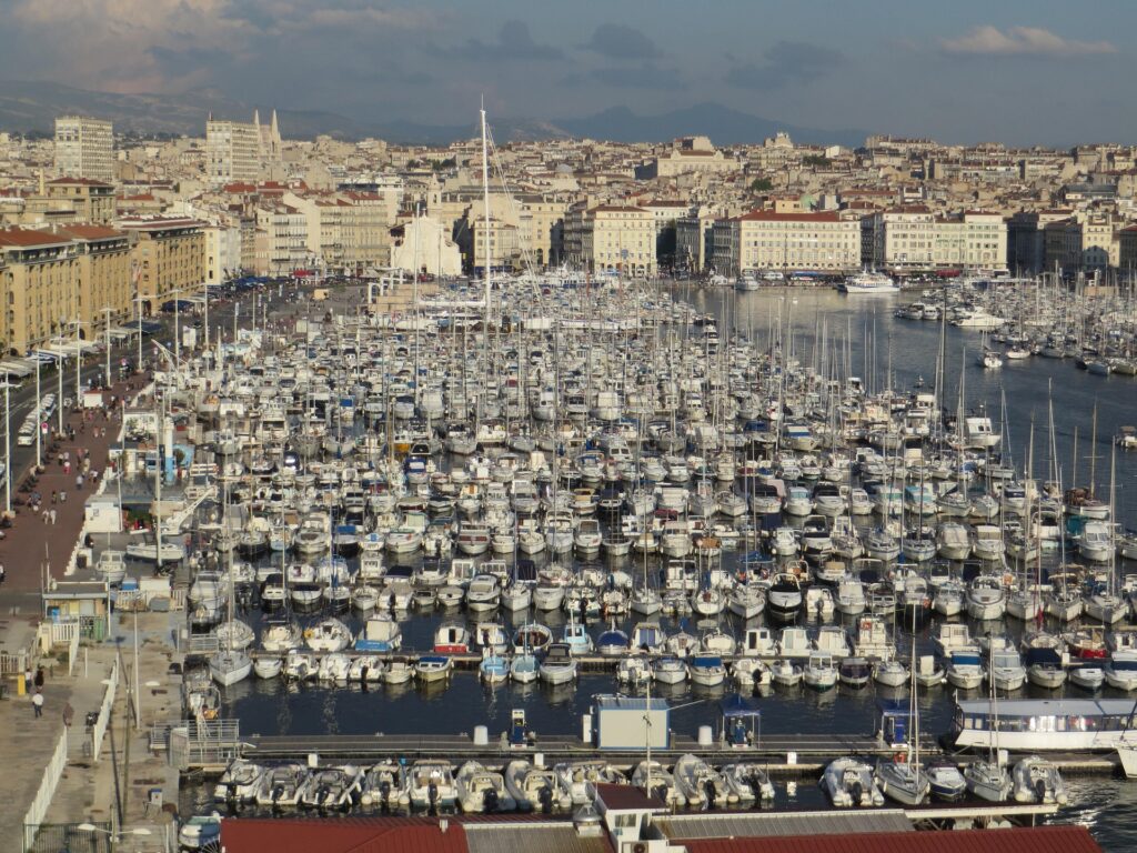 Vue de Marseille — illustration pour : Acheter un bien classé DPE F ou G à Marseille : faut-il se lancer en 2026 ?