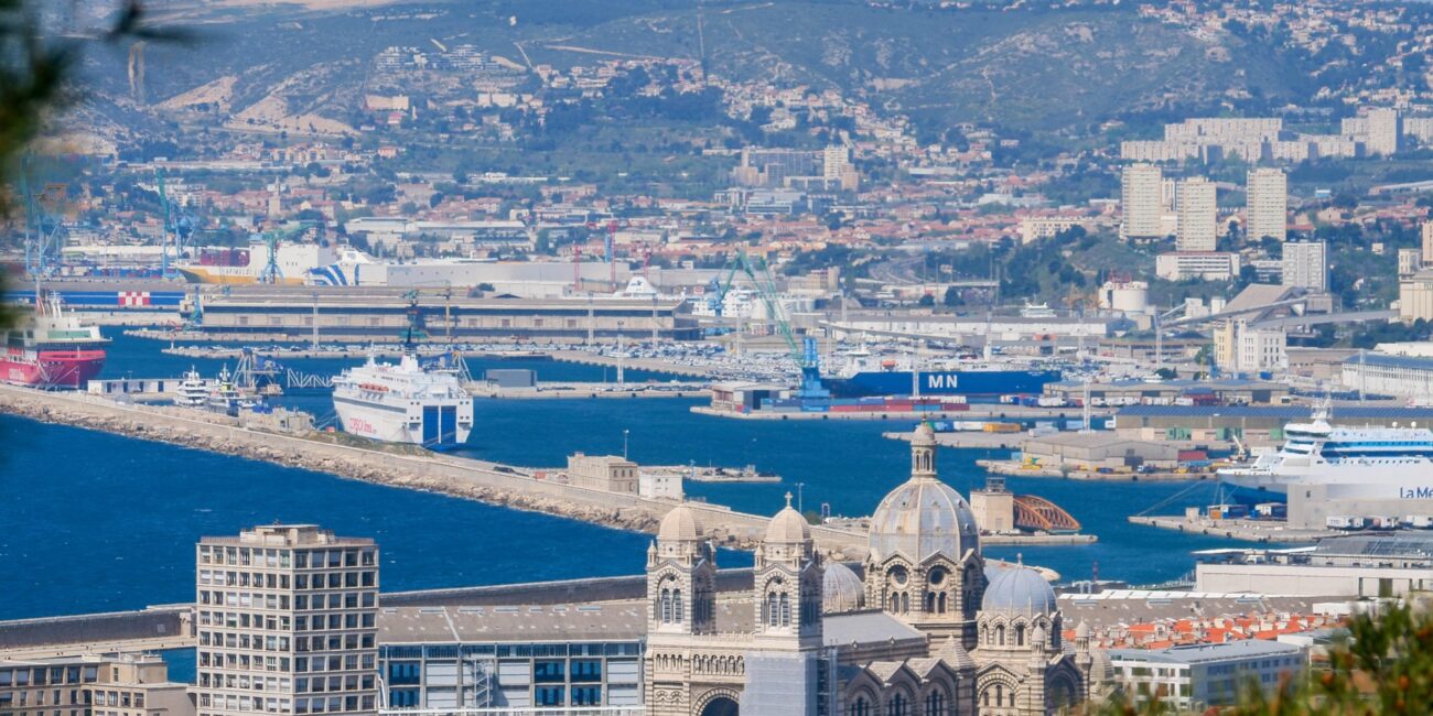 Vue de Marseille — illustration pour : Acheter une villa avec piscine à Marseille en 2026