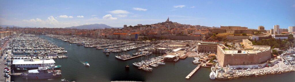 Vue de Marseille — illustration pour : Quel apport minimum pour acheter un appartement à Marseille en 2026 ?