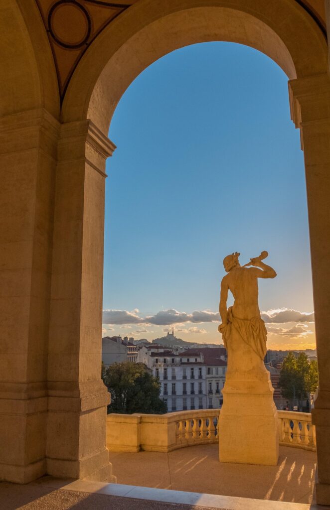 Vue de Marseille — illustration pour : Vendre Cas pratique : vente d'un T2 à Marseille en 2026