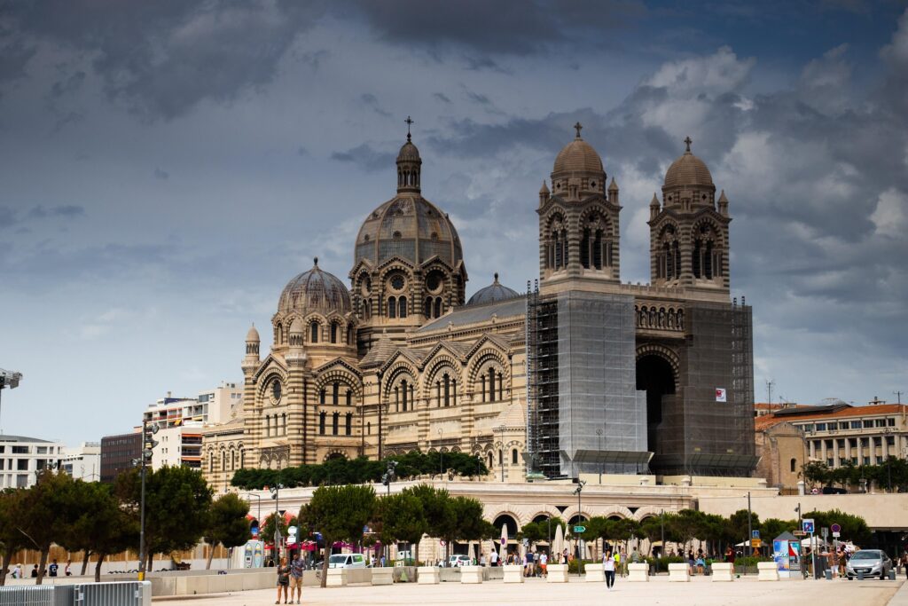 Vue de Marseille — illustration pour : Frais de notaire à Marseille : calcul détaillé, exemples chiffrés (2026)