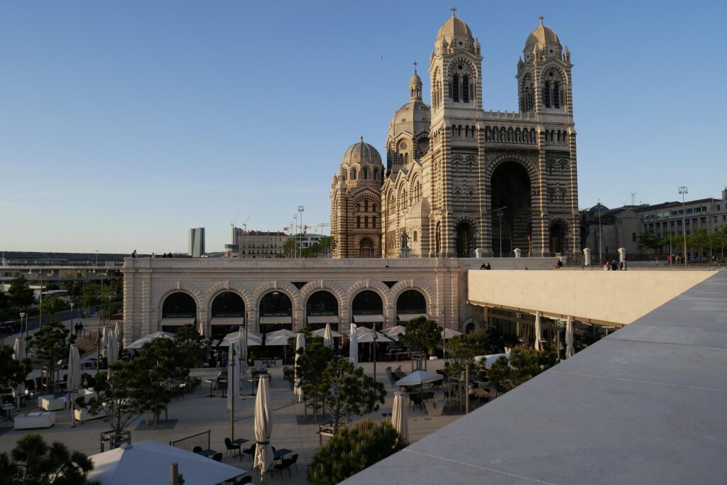 Vue de Marseille — illustration pour : GNE Transactions, agence immobilière indépendante à Marseille (13001-13012)