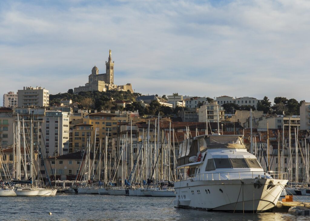 Vue de Marseille — illustration pour : Vendre GNE Transactions, votre agence au Roucas-Blanc à Marseille en 2026