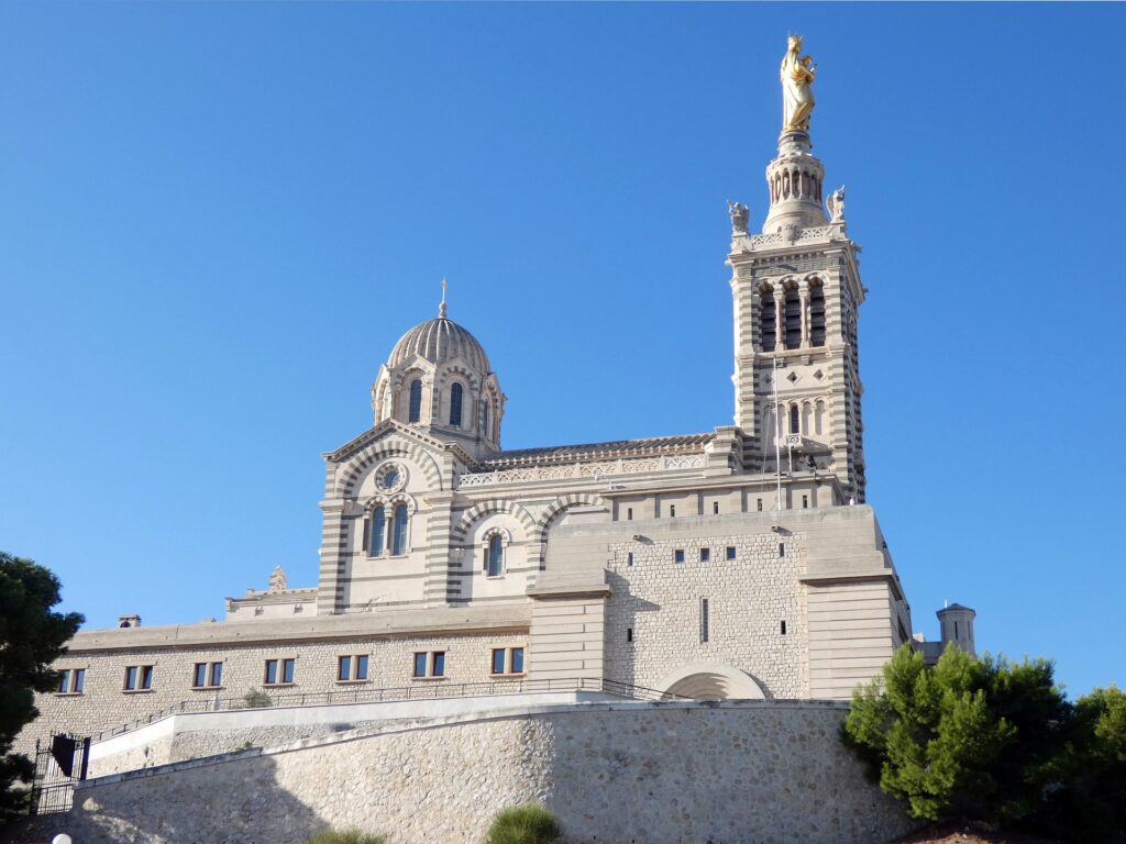 Vue de Marseille — illustration pour : GNE Transactions, votre agence à Saint-Charles Marseille