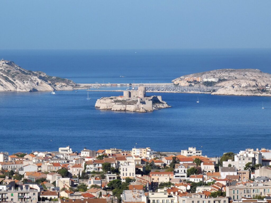 Vue de Marseille — illustration pour : GNE Transactions : l'interlocuteur de confiance des propriétaires marseillais