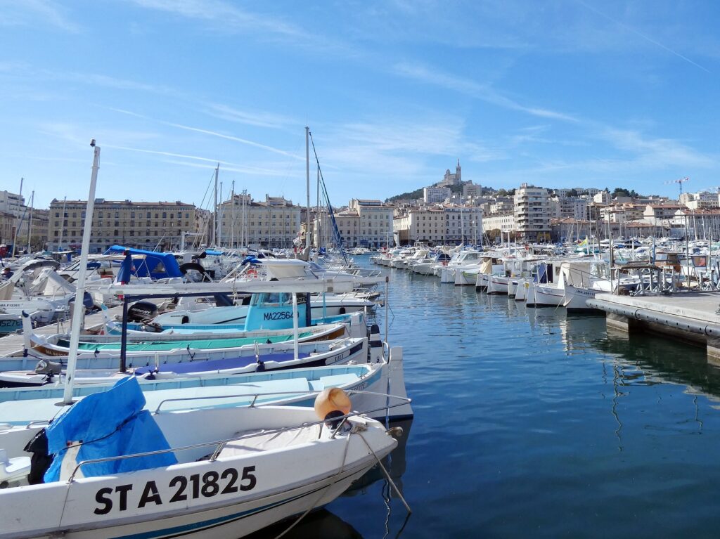 Vue de Marseille — illustration pour : Le marketing premium GNE Transactions : ce qui change pour vendre à Marseille