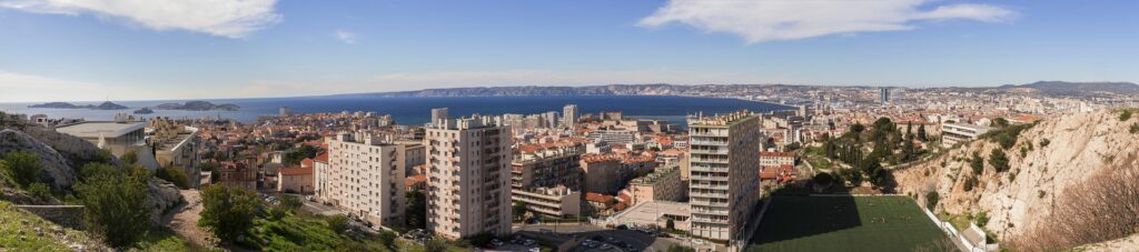 Vue de Marseille — illustration pour : Pourquoi choisir GNE Transactions pour vendre votre bien à Marseille en 2026