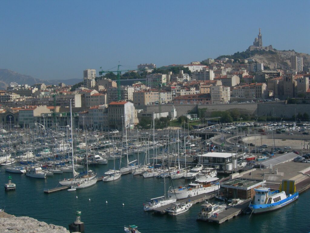 Vue de Marseille — illustration pour : Vendre un appartement dans le 2ème arrondissement de Marseille (13002) : guide complet 2026