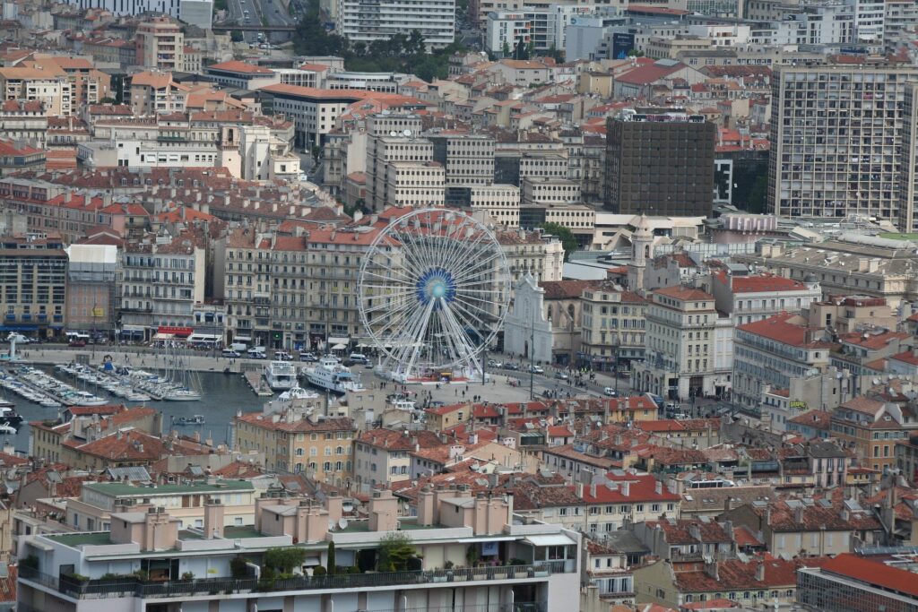 Vue de Marseille — illustration pour : Vendre un appartement dans le 6ème arrondissement de Marseille (13006) : guide complet 2026