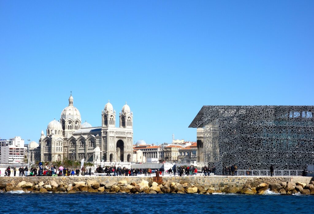 Vue de Marseille — illustration pour : Vendre un appartement dans le 7ème arrondissement de Marseille (13007) : guide complet 2026